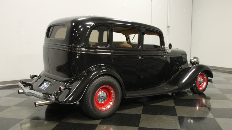 1933 Ford Fordor 11