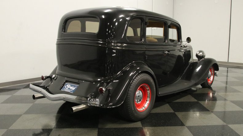 1933 Ford Fordor 10