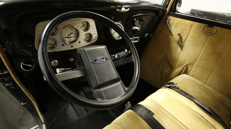 1933 Ford Fordor 34