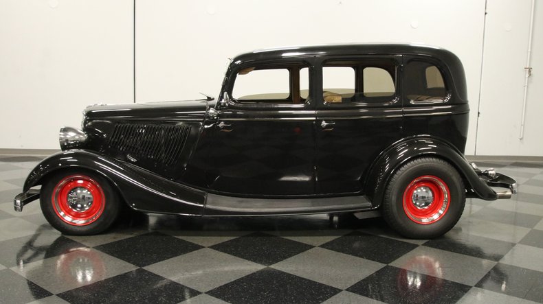 1933 Ford Fordor 2