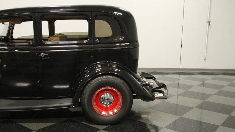 1933 Ford Fordor 21
