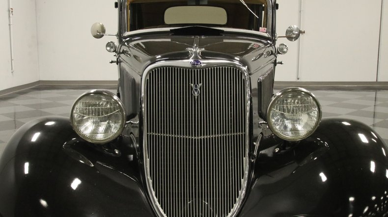 1933 Ford Fordor 61