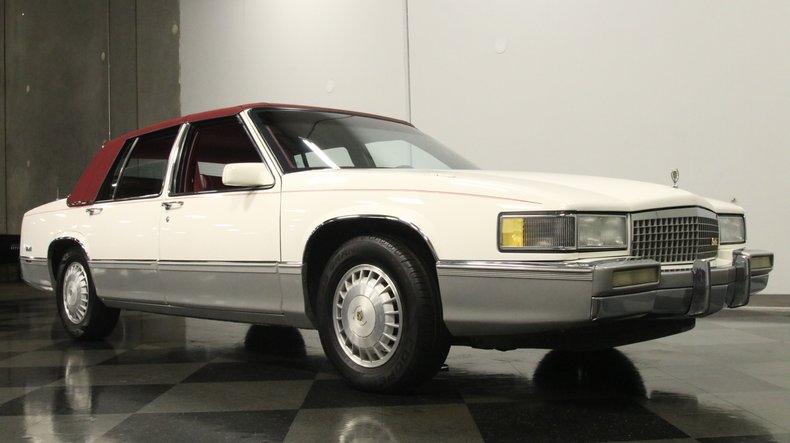 1990 Cadillac Sedan DeVille 28