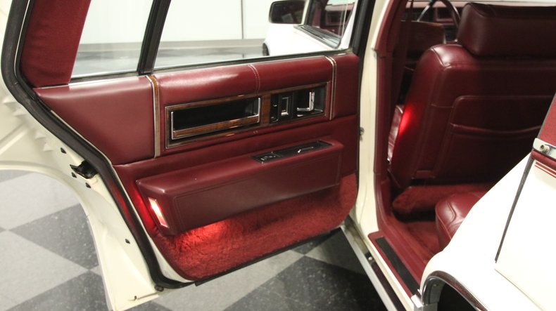 1990 Cadillac Sedan DeVille 38