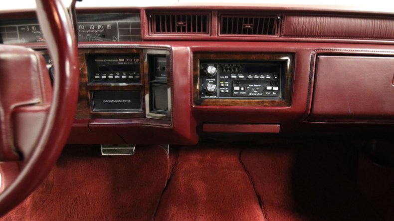 1990 Cadillac Sedan DeVille 40