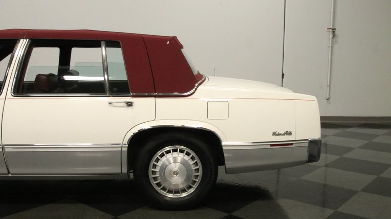 1990 Cadillac Sedan DeVille 21