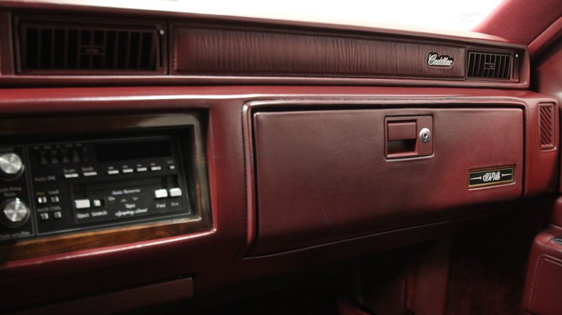 1990 Cadillac Sedan DeVille 36