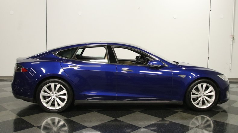 2015 Tesla Model S 12
