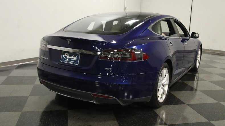 2015 Tesla Model S 9