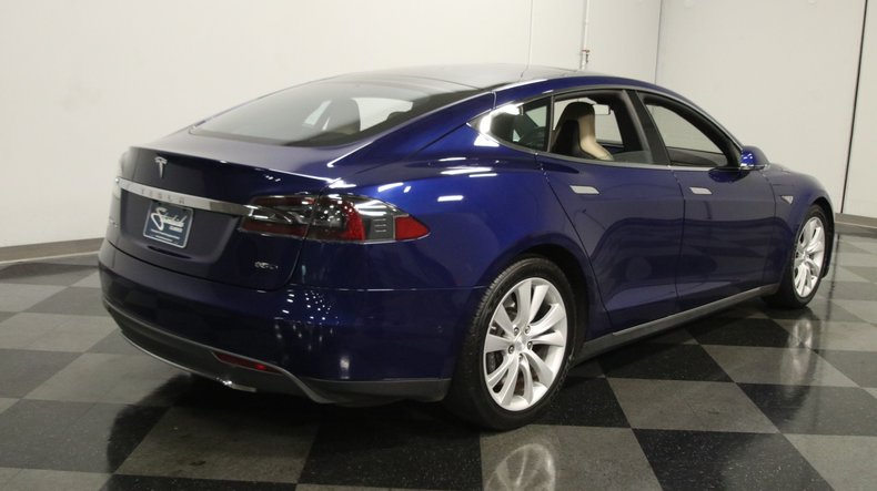 2015 Tesla Model S 10