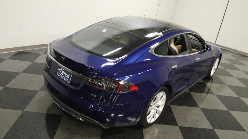 2015 Tesla Model S 23