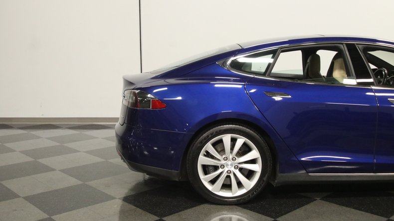 2015 Tesla Model S 26