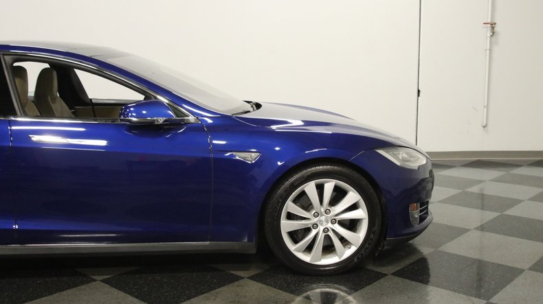 2015 Tesla Model S 27