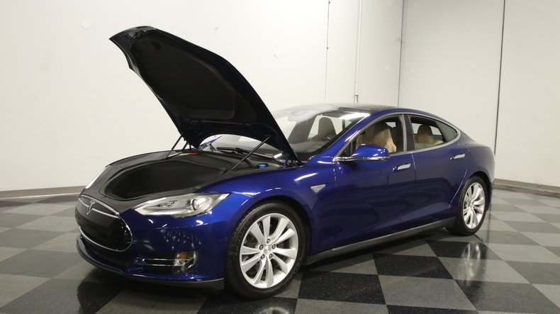 2015 Tesla Model S 29