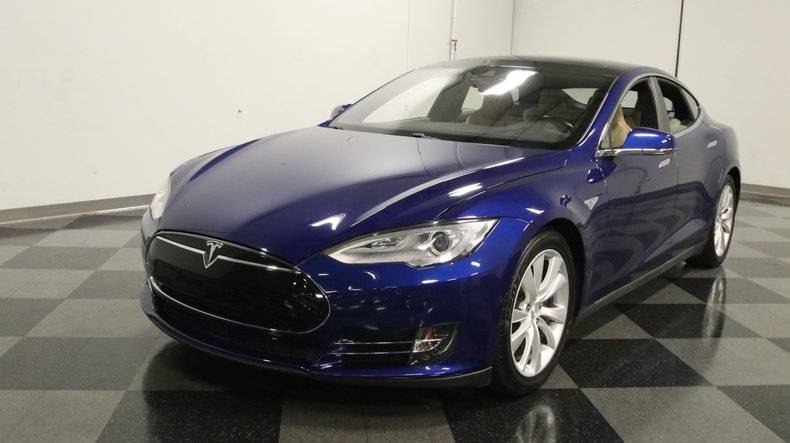 2015 Tesla Model S 16