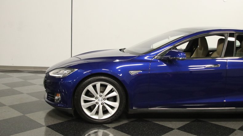 2015 Tesla Model S 20