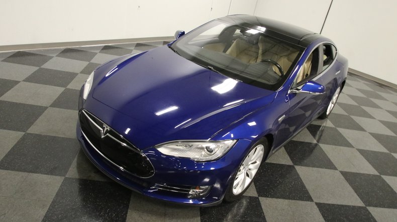 2015 Tesla Model S 17