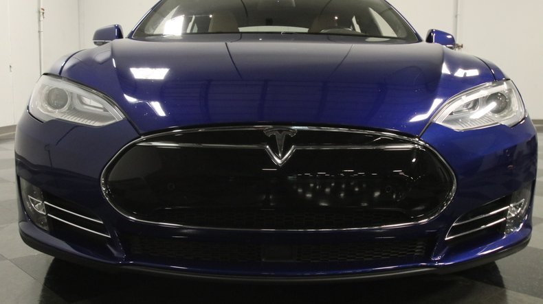 2015 Tesla Model S 64