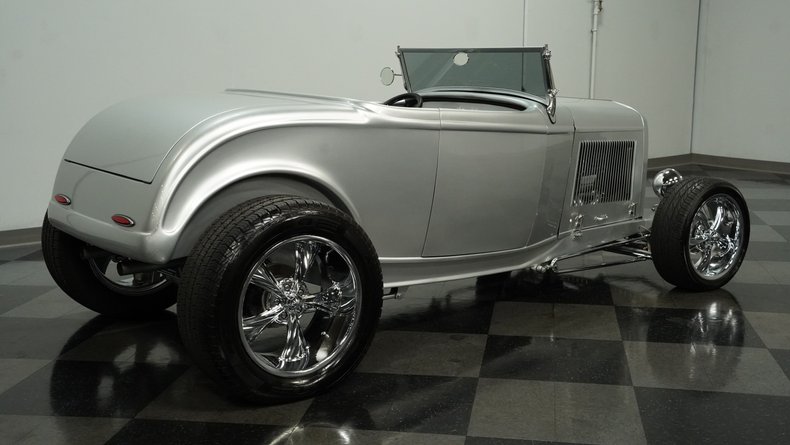 1932 Ford Roadster 10