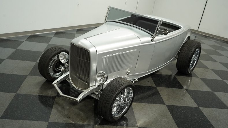 1932 Ford Roadster 16
