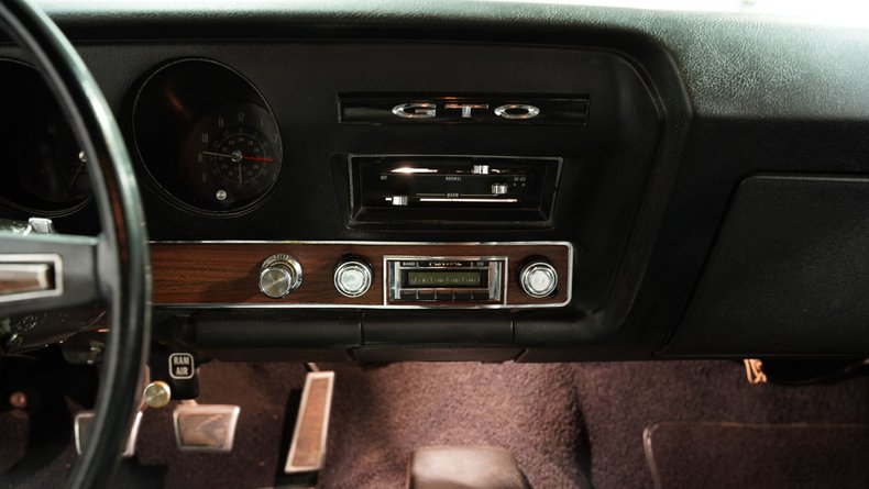 1969 Pontiac GTO 38