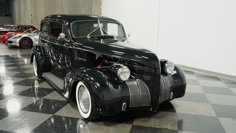 1939 Pontiac Deluxe 13