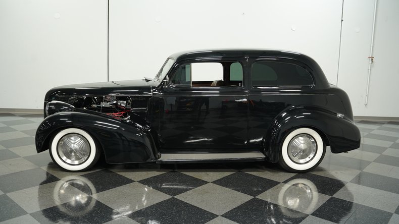 1939 Pontiac Deluxe 2