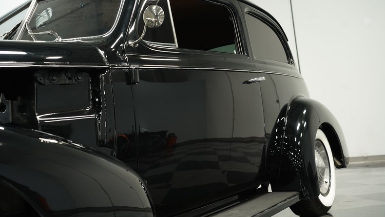 1939 Pontiac Deluxe 18