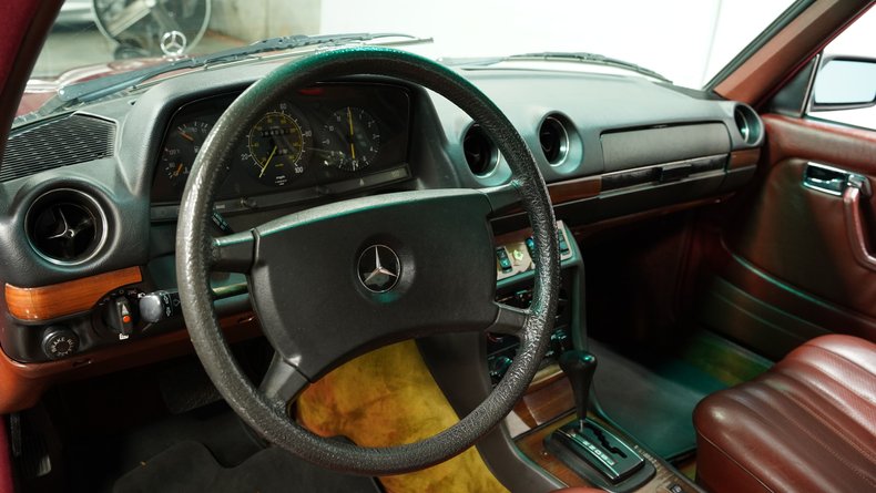 1983 Mercedes-Benz 240D 32