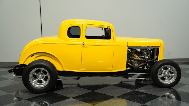 1932 Ford 5-Window 11