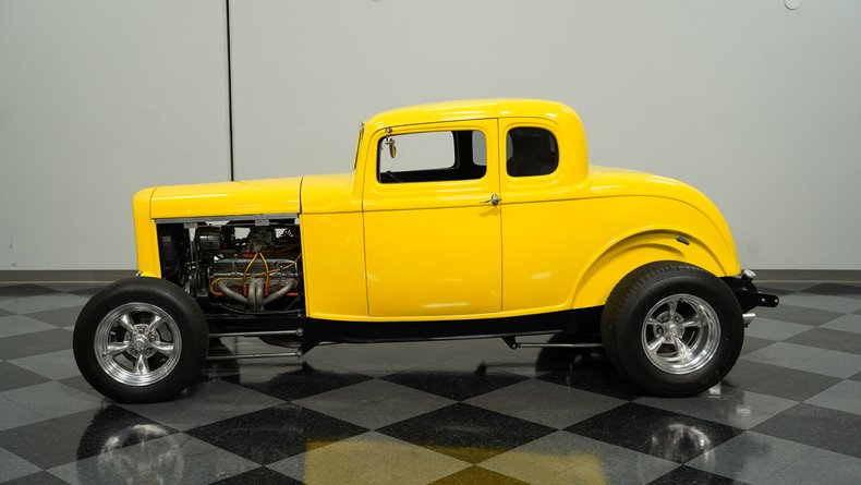 1932 Ford 5-Window 2