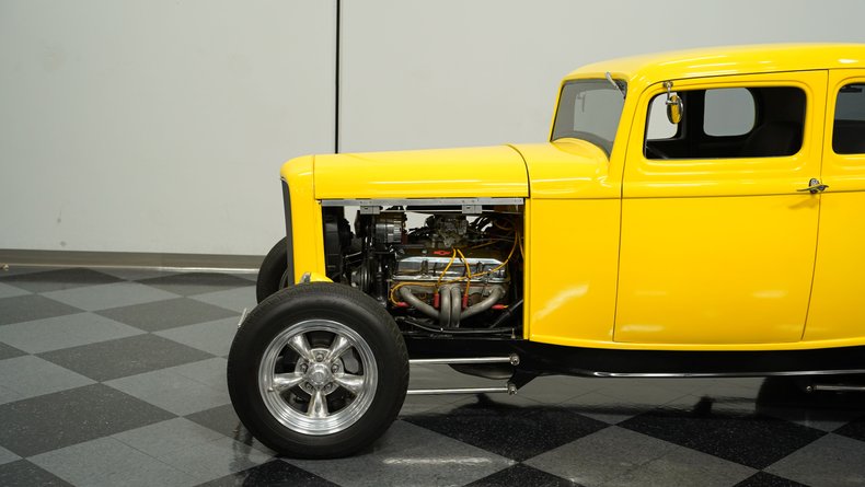 1932 Ford 5-Window 19