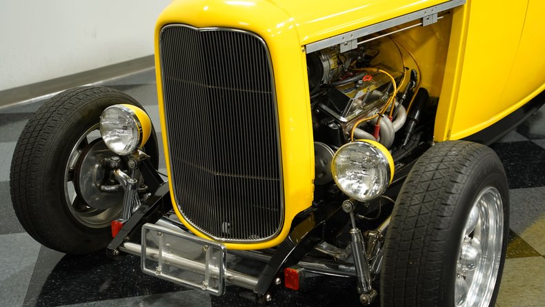 1932 Ford 5-Window 17