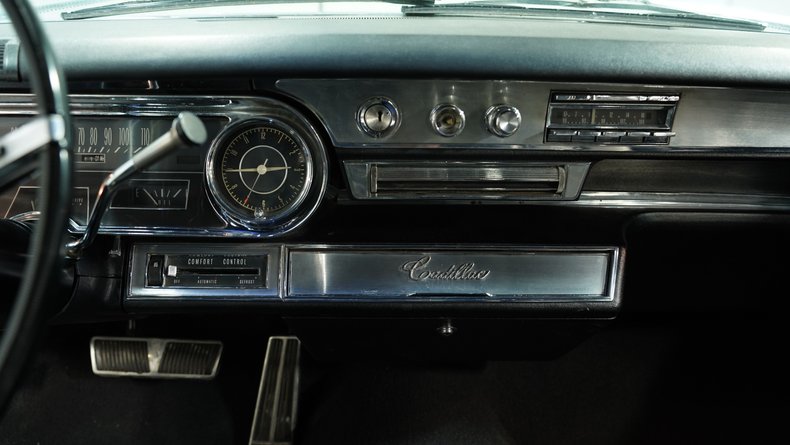 1965 Cadillac DeVille 38