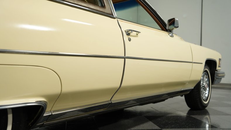 1976 Cadillac Coupe DeVille 24