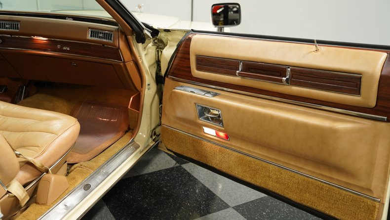 1976 Cadillac Coupe DeVille 45