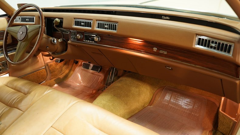 1976 Cadillac Coupe DeVille 42
