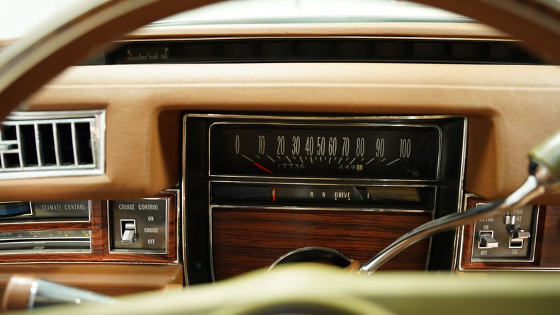 1976 Cadillac Coupe DeVille 33