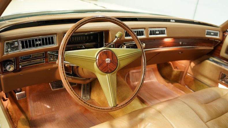 1976 Cadillac Coupe DeVille 32