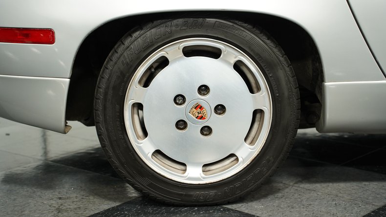 1987 Porsche 928 52