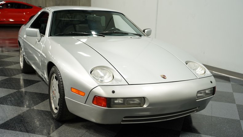 1987 Porsche 928 13