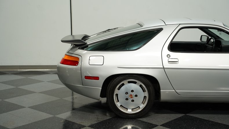 1987 Porsche 928 25