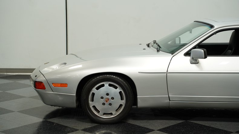 1987 Porsche 928 19