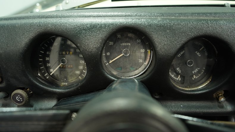 1969 Datsun 1600 33