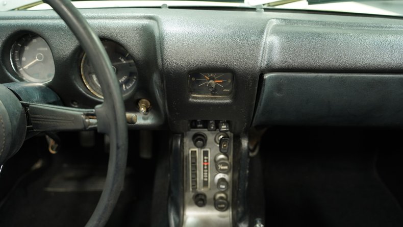1969 Datsun 1600 38