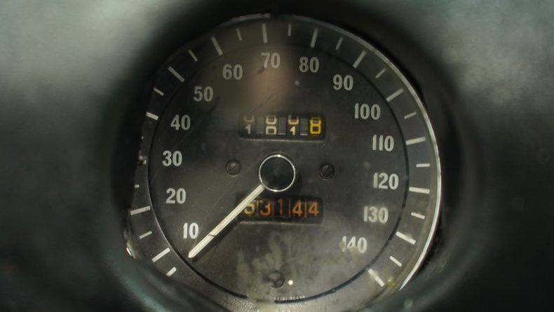 1969 Datsun 1600 34