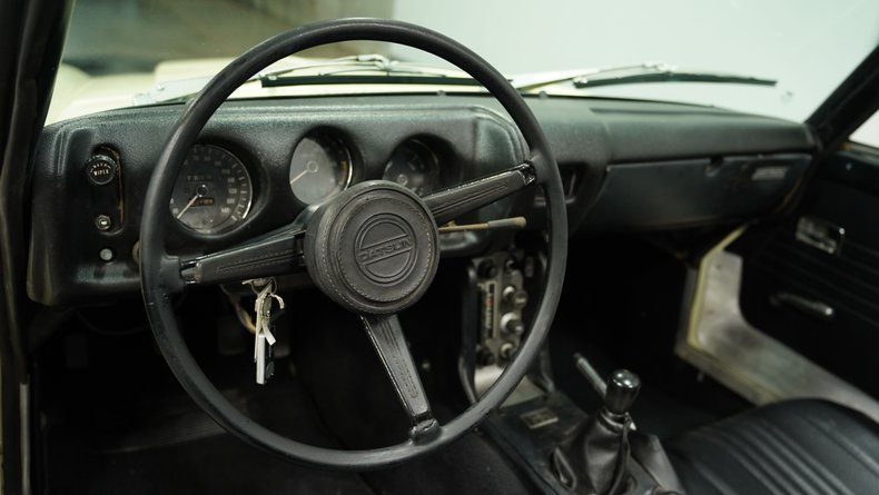 1969 Datsun 1600 32