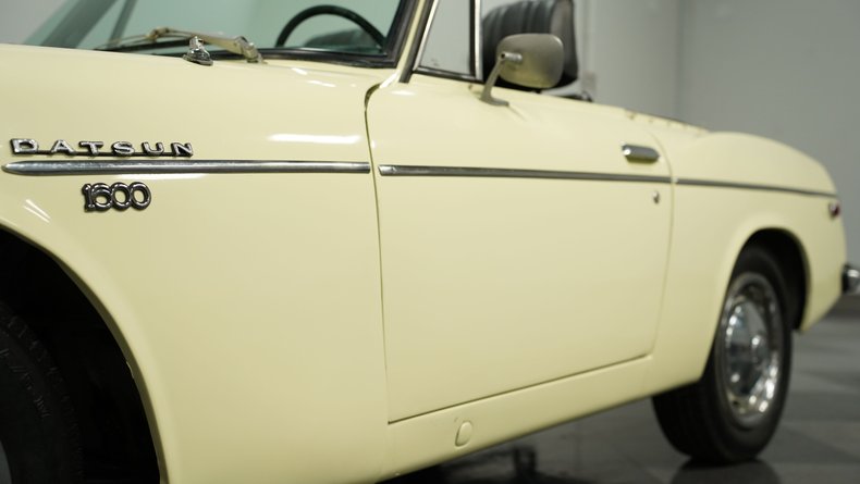 1969 Datsun 1600 18