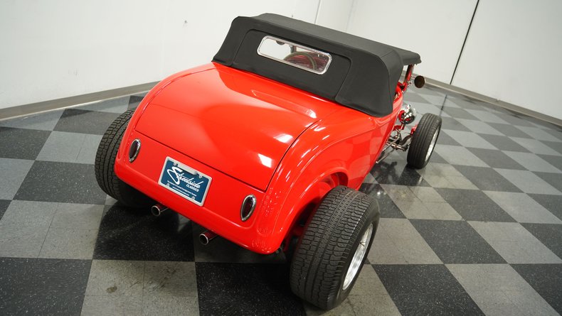 1932 Ford Roadster 22