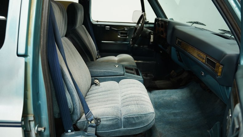 1991 Chevrolet Suburban 44